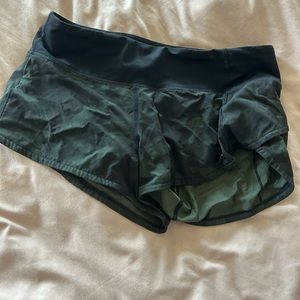 Speed up shorts camo size 4